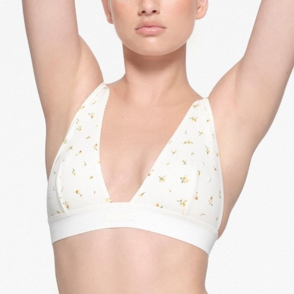SKIMS Cream and Gold Floral Bra - Picture 4 of 12